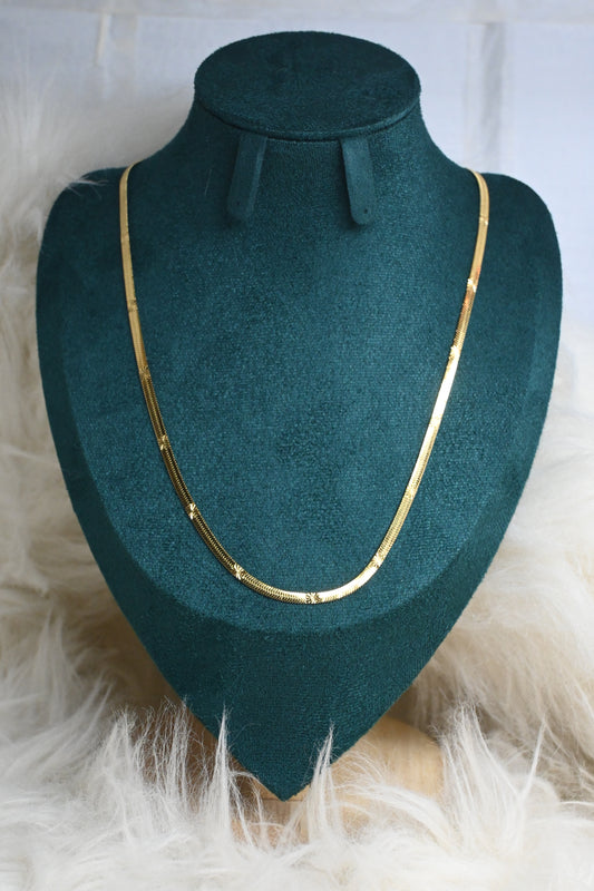 Corrente fina Dourada c/apontamentos