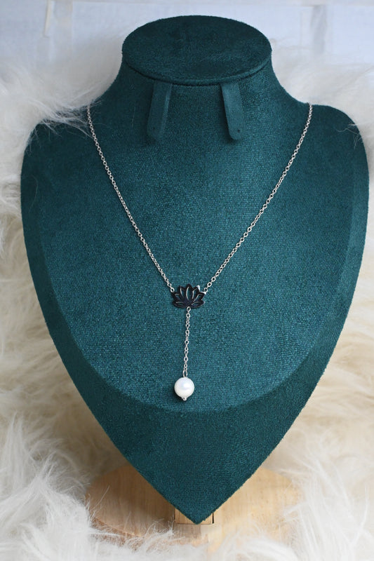 Colar flor de lotus c/perola