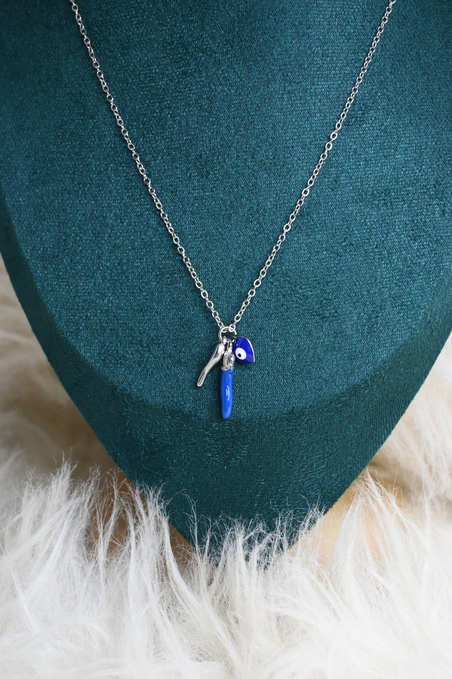 Colar da pimenta azul c/olho